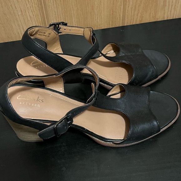 Women's Clark's Black Ciera T Strap Leather Sandals 9M - Picture 2 of 16
